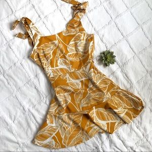 Tropical print mini dress 🌺